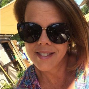 Meet your Posher, Suzanne